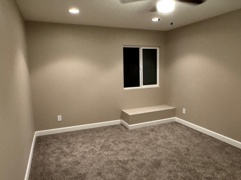 Building Photo - 16645 Valencia Ave