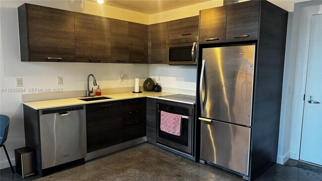 Building Photo - 151 SE 1st St