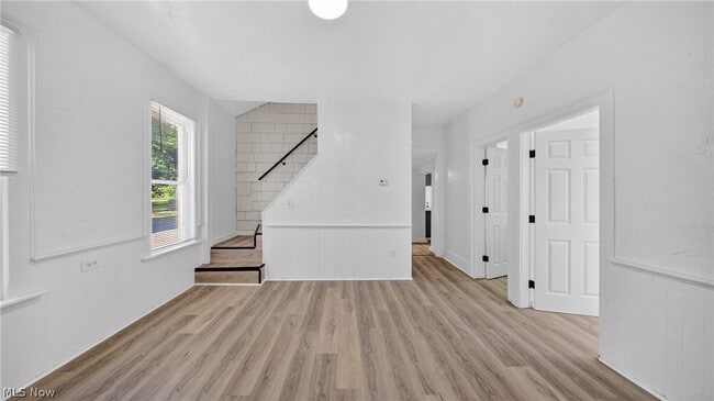 Building Photo - 511 Brown St
