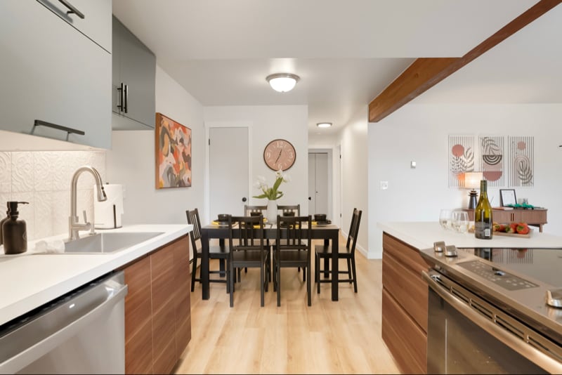 Building Photo - 625 Manhattan Pl