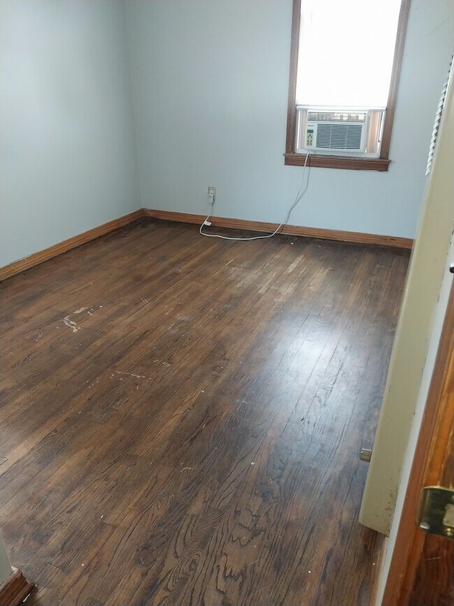 Building Photo - 910 Bell Dr