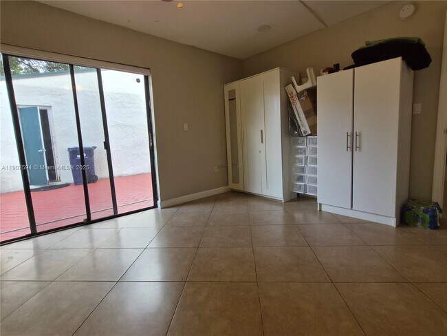 Building Photo - 10904 SW 72nd St