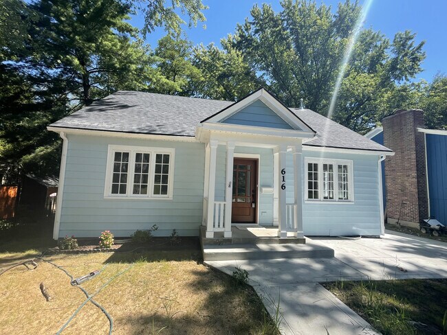 Building Photo - 616 Illinois St