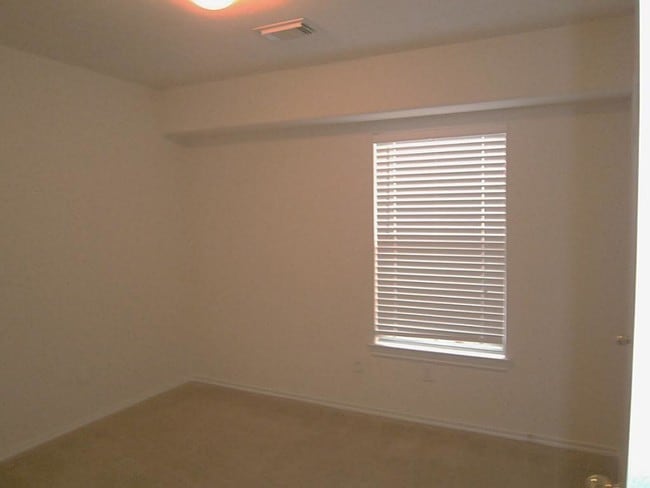 Building Photo - 16610 Newglen Ln