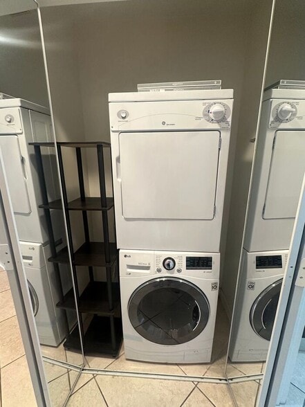 Building Photo - 1850 E Maryland Ave