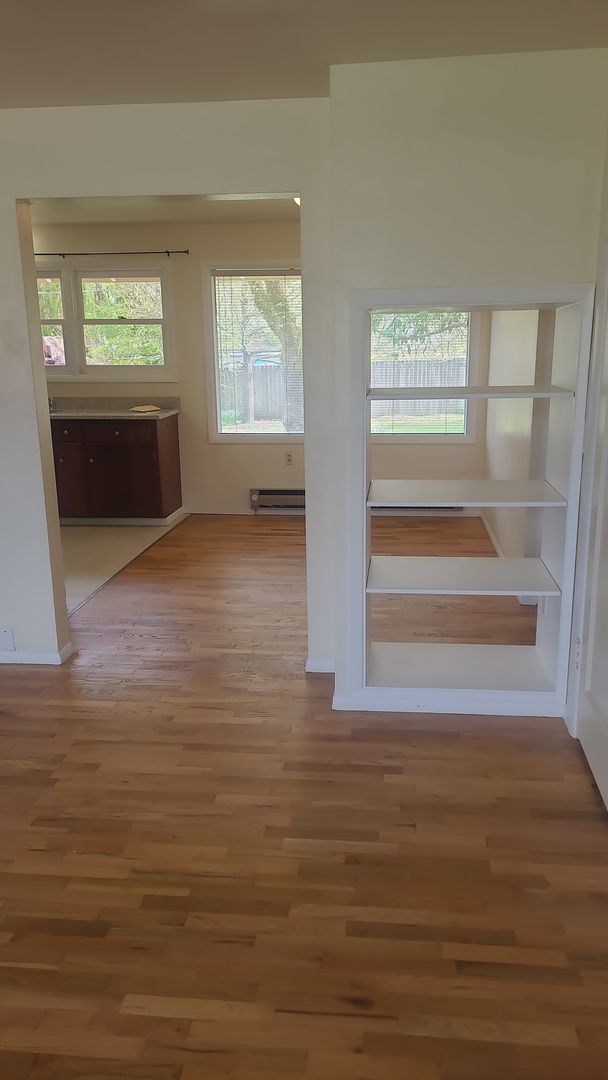 Building Photo - Charming 3BD/1BA located within walking distance to Friendly/College Hill neighborhood Market of ...