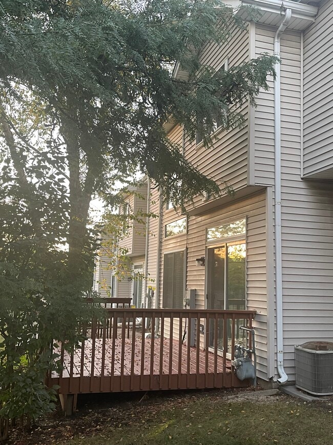 Building Photo - 942 Mesa Dr