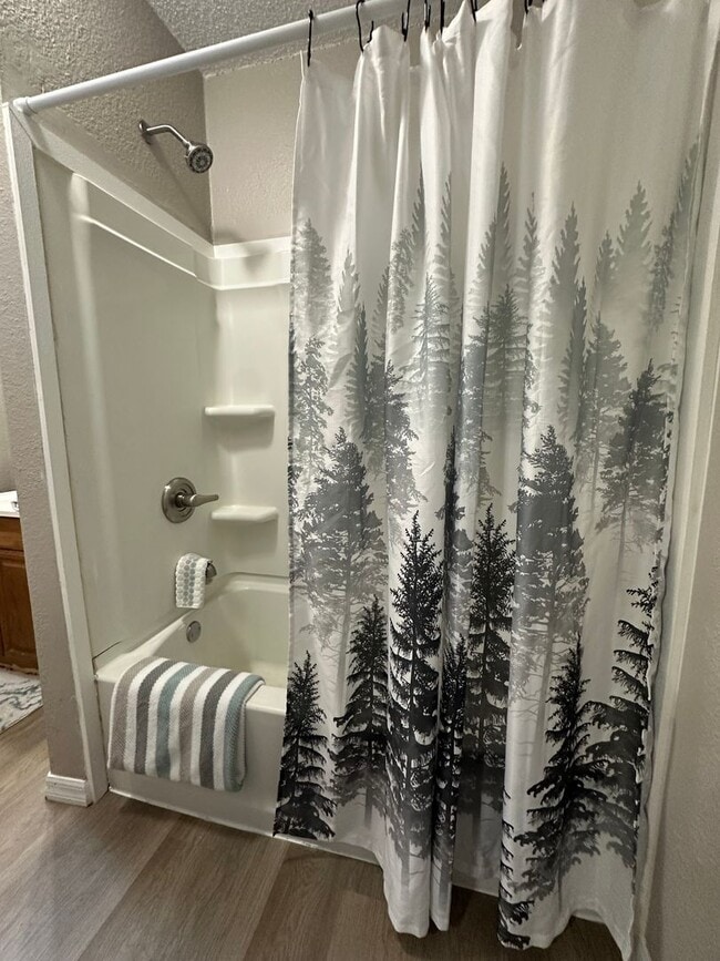 Building Photo - Renovated 3 bedroom house for rent in Waterloo