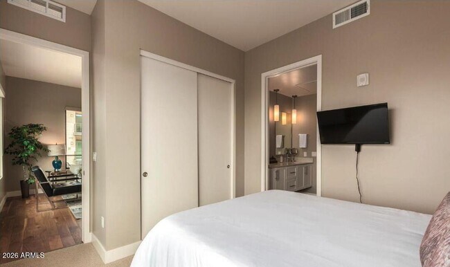 Building Photo - 7300 E Earll Dr