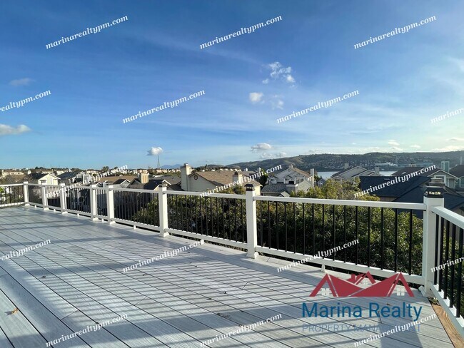 Building Photo - Near Walking Trails and Glen Cove Waterfro...