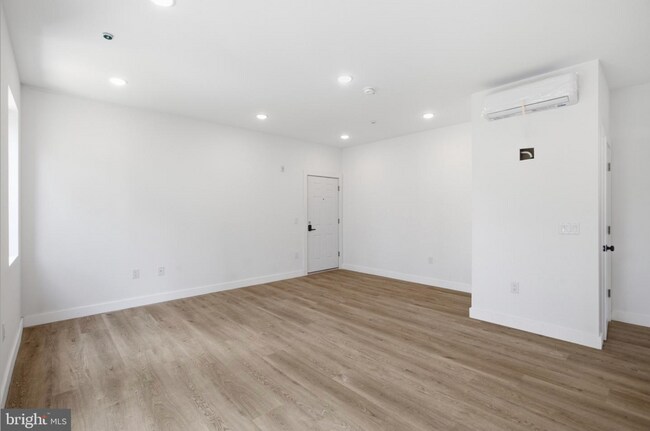 Building Photo - 613 Brooklyn St