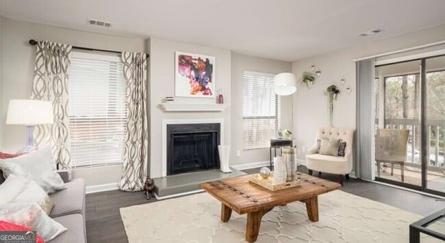 Building Photo - 7100 Roswell Rd