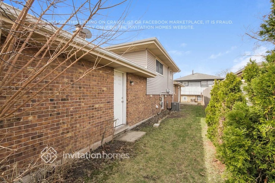 Building Photo - 17342 Oriole Ave