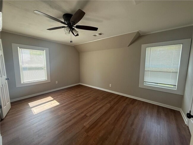 Building Photo - 20 Highland St