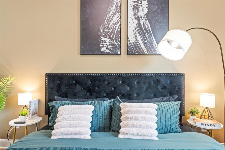 Building Photo - 8530 Steele Creek Pl Dr