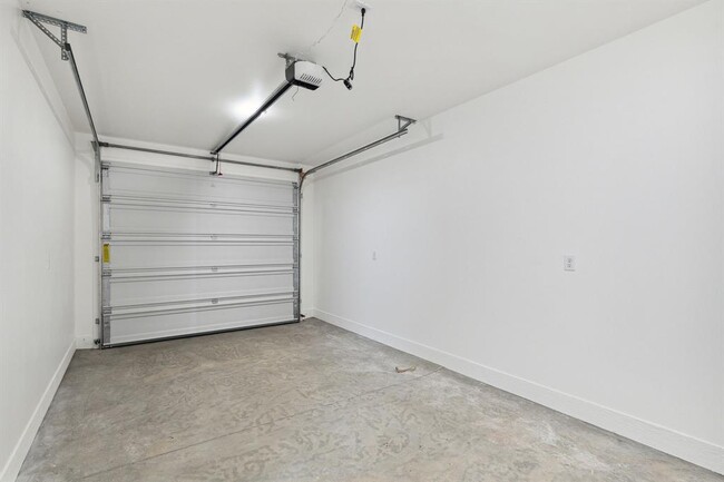 Building Photo - 445 Skeels Ave