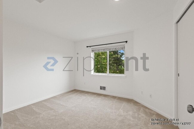Building Photo - 11570 Stone Ave N
