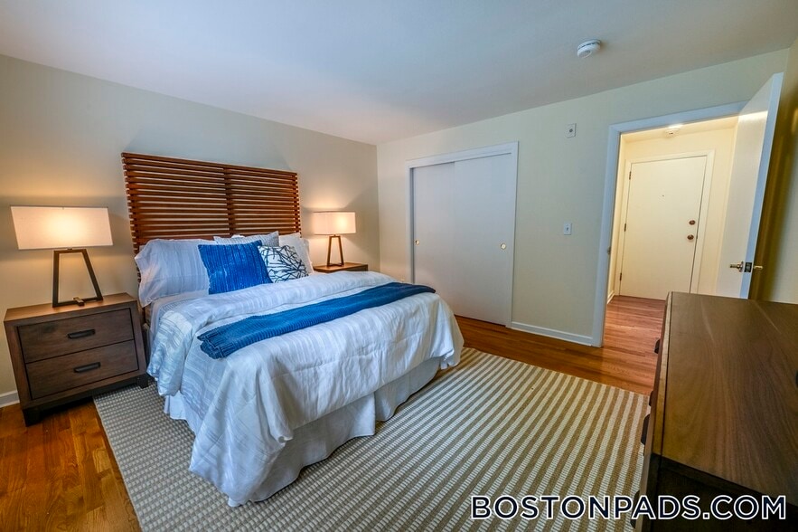 Building Photo - 8 Captain Parker Arms