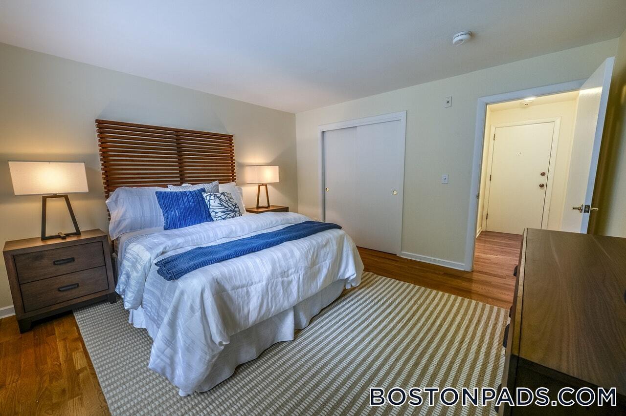 Building Photo - 8 Captain Parker Arms