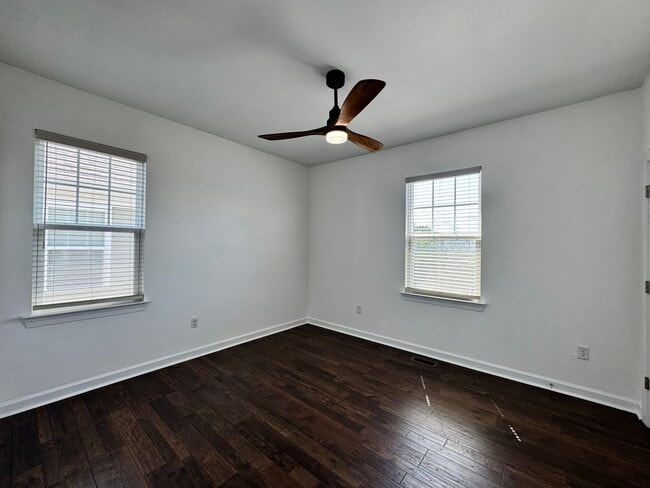 Building Photo - A Block From The Beaches! Ready 09-21-26! Oversized Parking Pad, Pet Friendly!