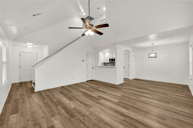 Building Photo - 11242 Valley Kings Dr