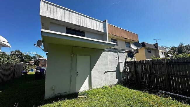 Building Photo - 7956 SW 6th St