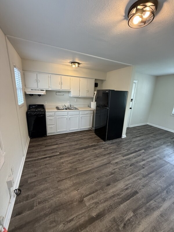 Building Photo - 1223 Redgate Ave