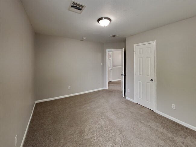 Building Photo - 7711 Cypress Edge Dr