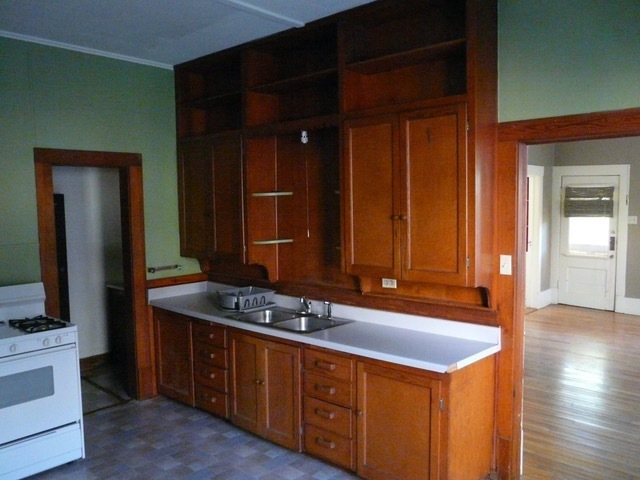 Kitchen - 615 W Oak St