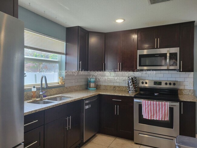 Building Photo - 1711 E New Orleans Ave