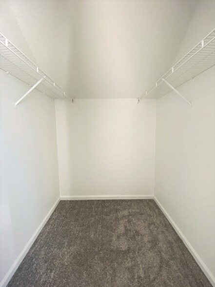 Building Photo - 925 Belvoir Dr