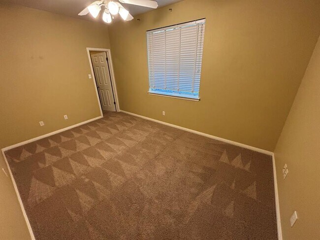 Building Photo - 2909 Yandall Dr