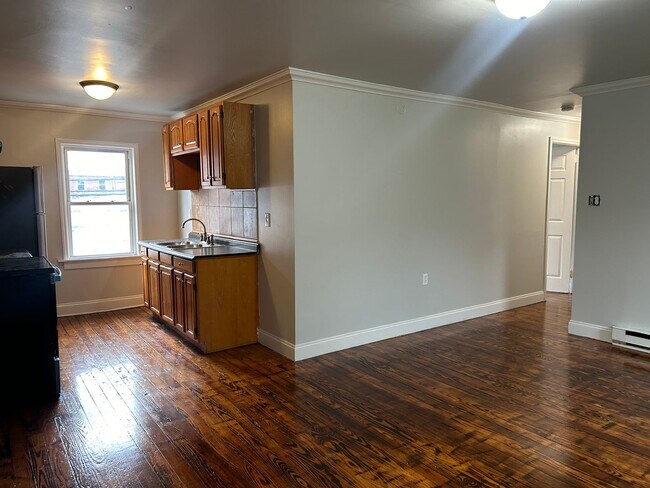 Building Photo - 519 E Mifflin St