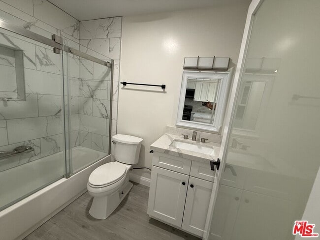 Building Photo - 941 Cloverdale Ave