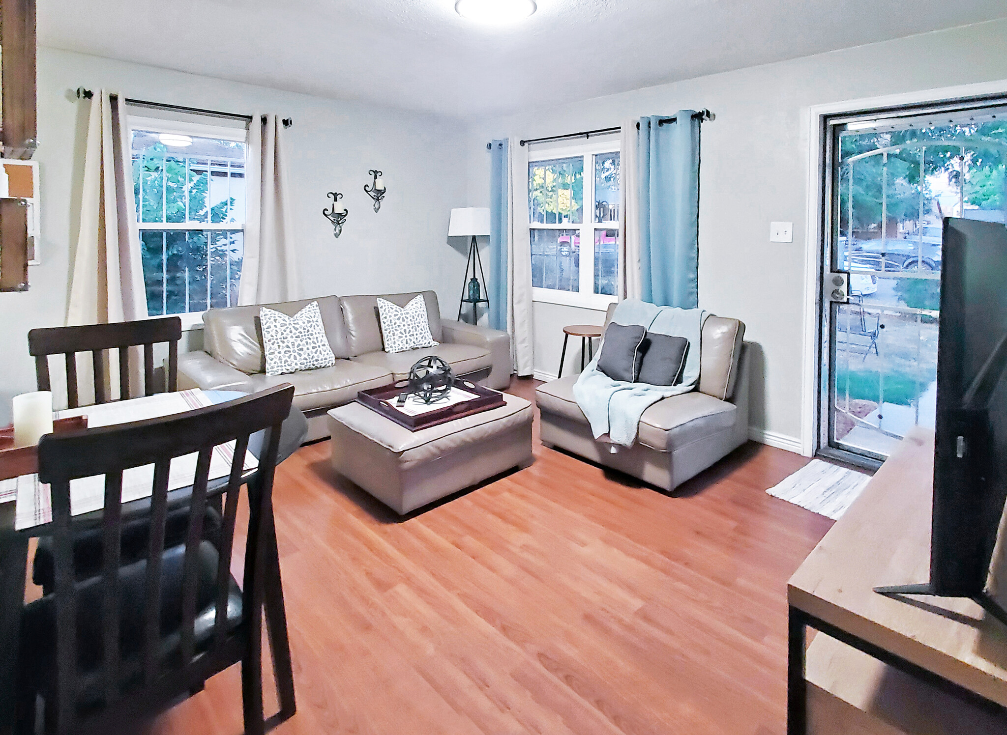 This sofa set is not included - 1370 Quitman St