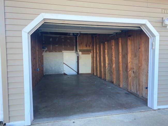 Building Photo - 1711 E Ave NE