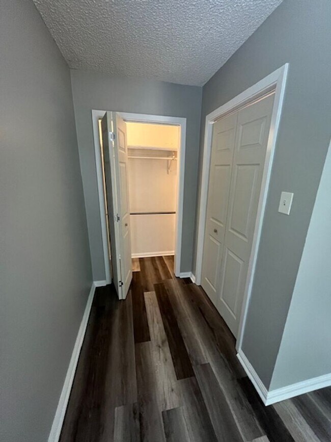 Building Photo - 16 Eastwood Dr