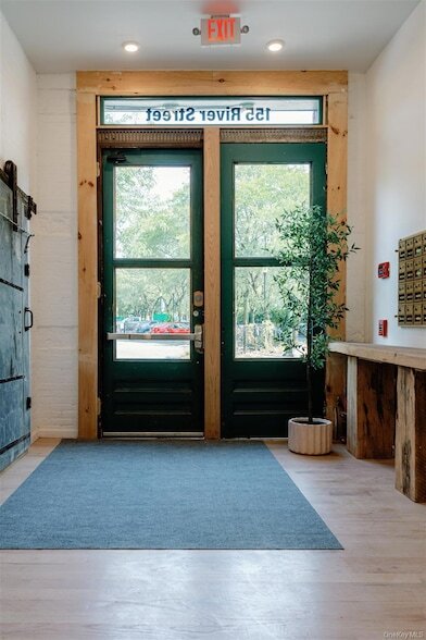 Building Photo - 155 S River St