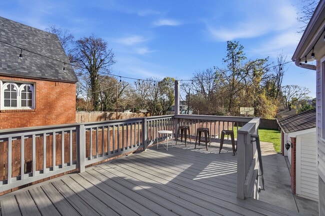 Building Photo - Historic Wesley Heights Home | Walkable to Uptown | 2 Primary Suites