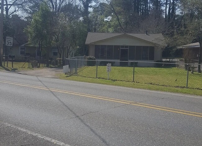 Primary Photo - 2 bedroom ,2 bath Hueytown area.