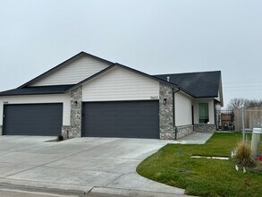 Building Photo - 15602 E 21st Ct N