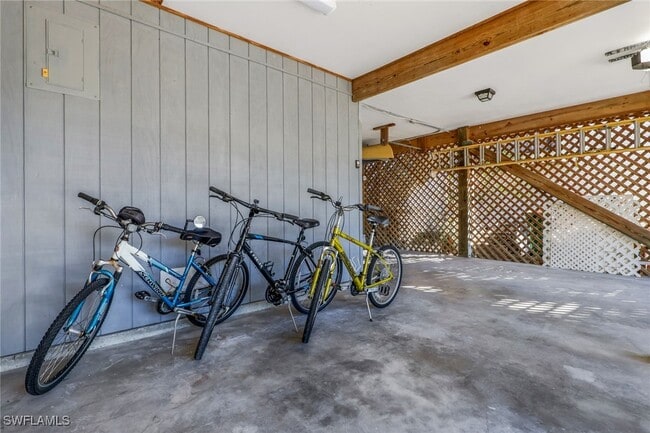 Building Photo - 1282 Belaire Ct