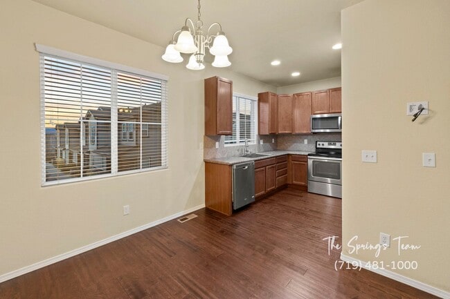 Building Photo - CHARMING 2BD TOWNHOME IN THE VISTAS AT NOR’WOOD - Security Deposit Waiver Available