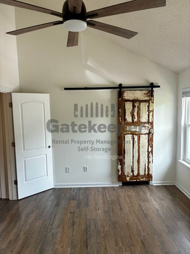 Building Photo - 101 Sandlewood Dr