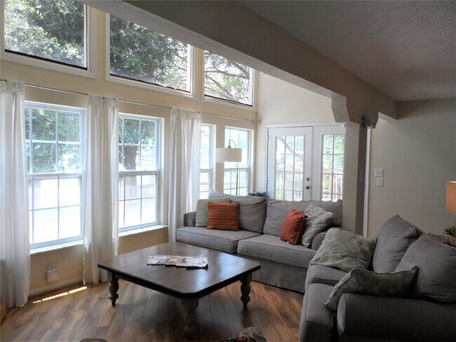 Building Photo - 13545 Northshore Loop