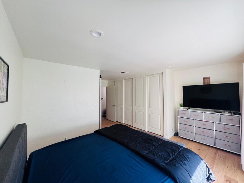 Building Photo - 7185 Via Colina