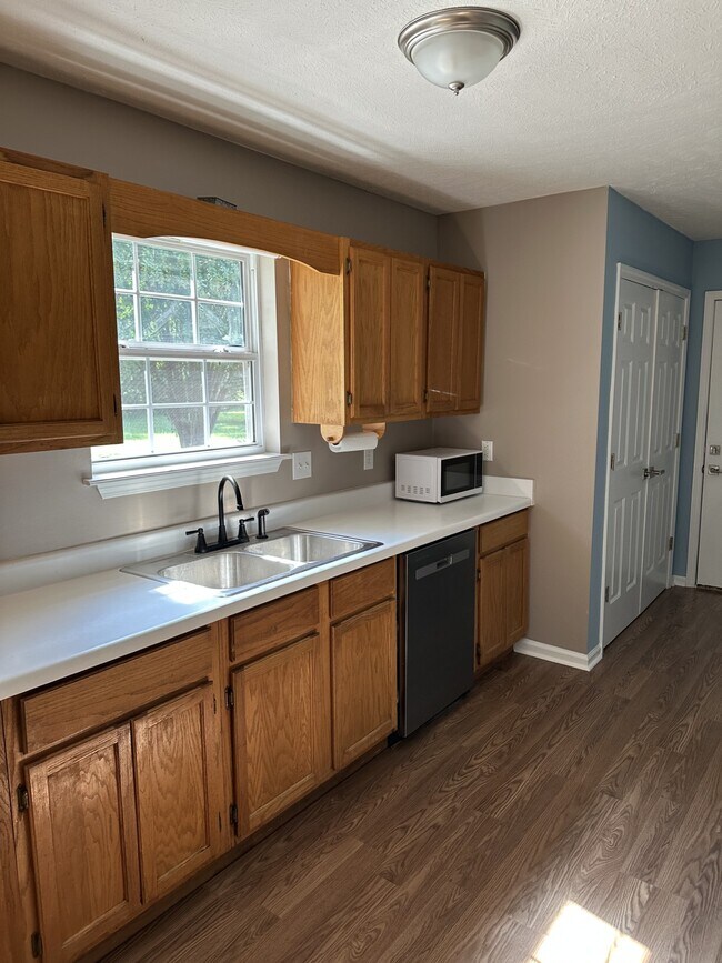 Building Photo - 118 Merlin Dr