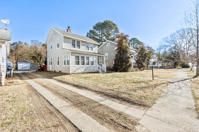 Building Photo - 102 Pear Ave