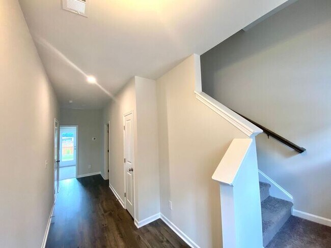 Building Photo - 230 Mahone Dr