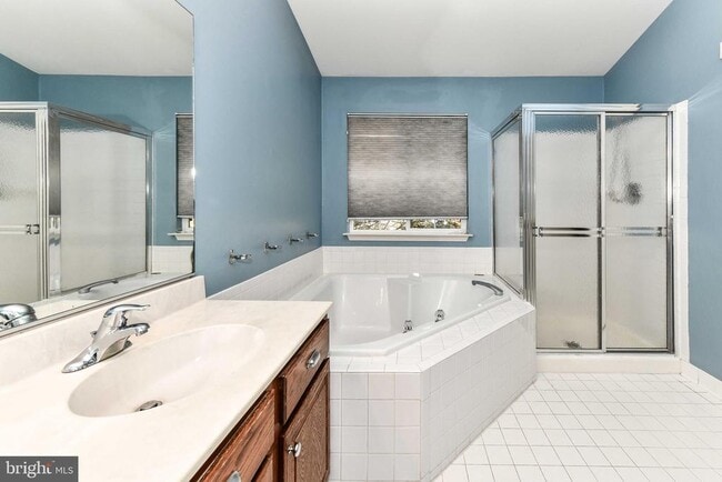 Building Photo - 4014 Rosemeade Dr